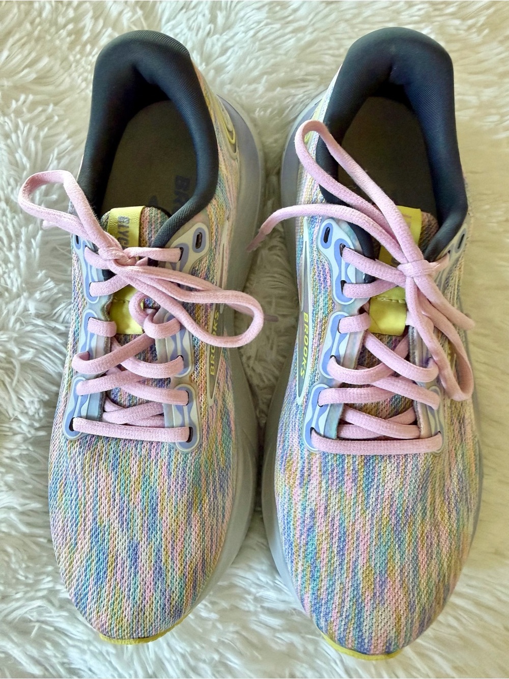 Women’s Brooks Glycerin 21 Shoes - Picture 2 of 7